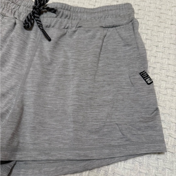 Salt Life women’s grey shorts, small. Excellent condition! - Picture 2 of 8